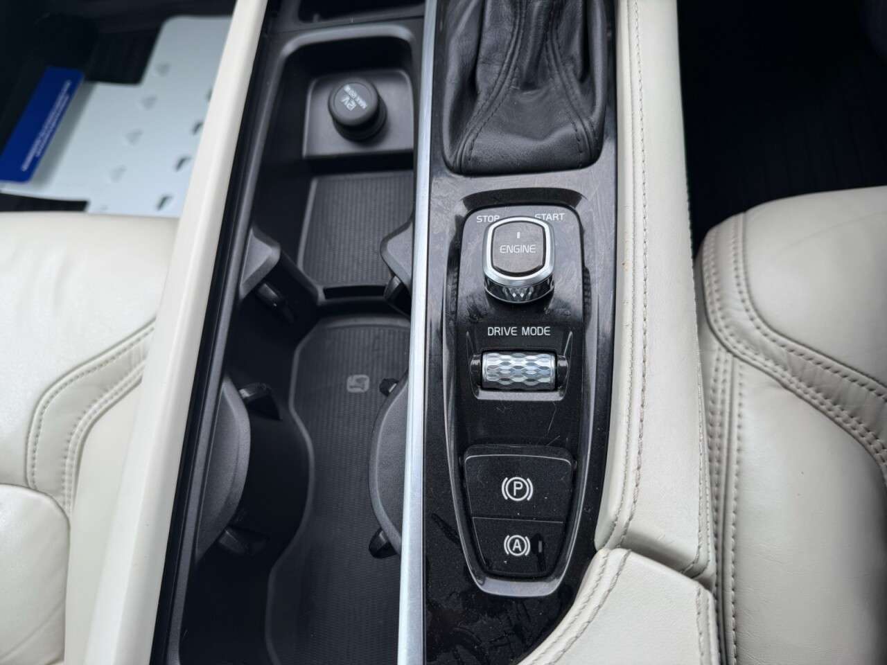 2017 VOLVO V90 2017 VOLVO V90