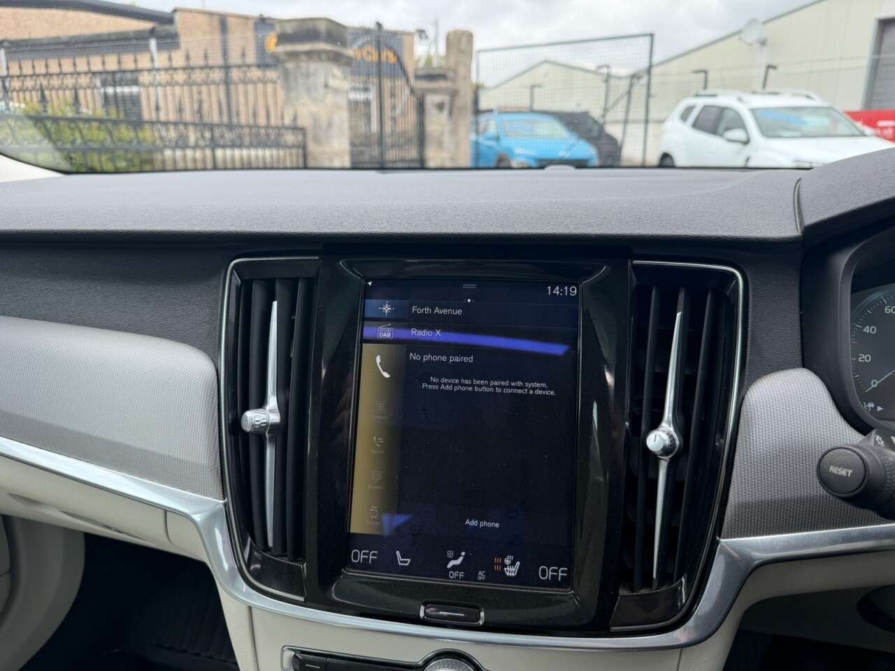 2017 VOLVO V90 2017 VOLVO V90