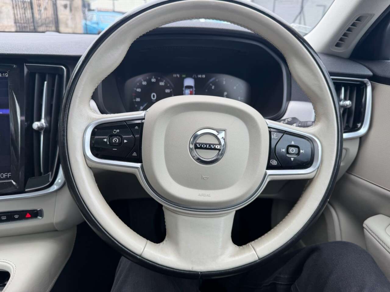 2017 VOLVO V90 2017 VOLVO V90