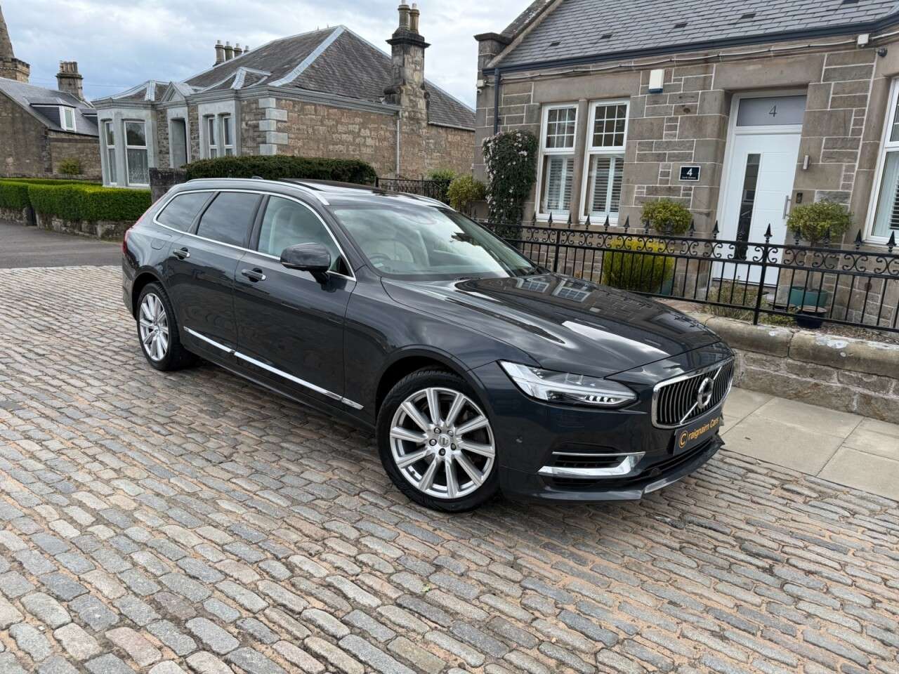 A 2018 VOLVO V90 2.0h T8 Twin Engine 10.4kWh Inscription Pro Estate 5dr Petrol Plug-in Hybri A 2018 VOLVO V90 2.0h T8 Twin Engine 10.4kWh Inscription Pro Estate 5dr Petrol Plug-in Hybri