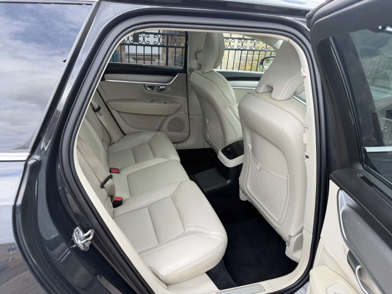 2018 VOLVO V90 2018 VOLVO V90