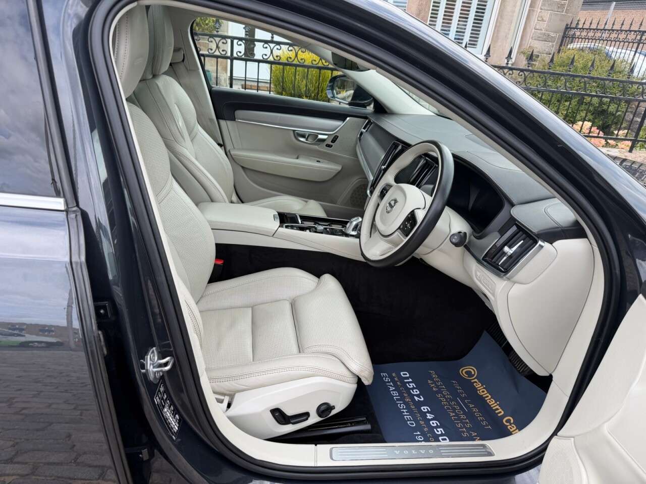 A 2018 VOLVO V90 2.0h T8 Twin Engine 10.4kWh Inscription Pro Estate 5dr Petrol Plug-in Hybri A 2018 VOLVO V90 2.0h T8 Twin Engine 10.4kWh Inscription Pro Estate 5dr Petrol Plug-in Hybri