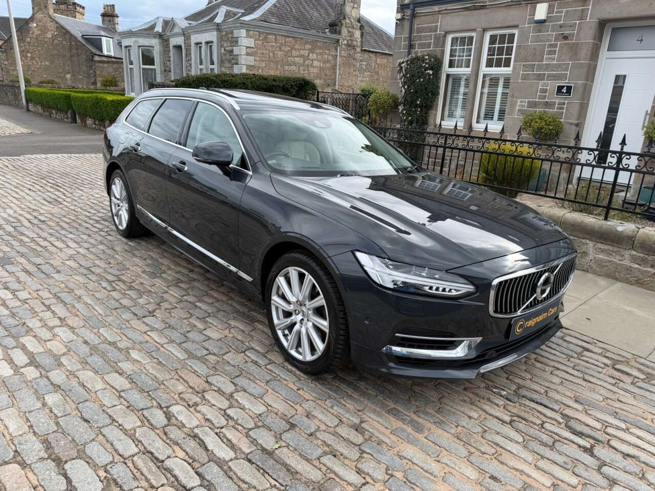 A 2018 VOLVO V90 2.0h T8 Twin Engine 10.4kWh Inscription Pro Estate 5dr Petrol Plug-in Hybri A 2018 VOLVO V90 2.0h T8 Twin Engine 10.4kWh Inscription Pro Estate 5dr Petrol Plug-in Hybri