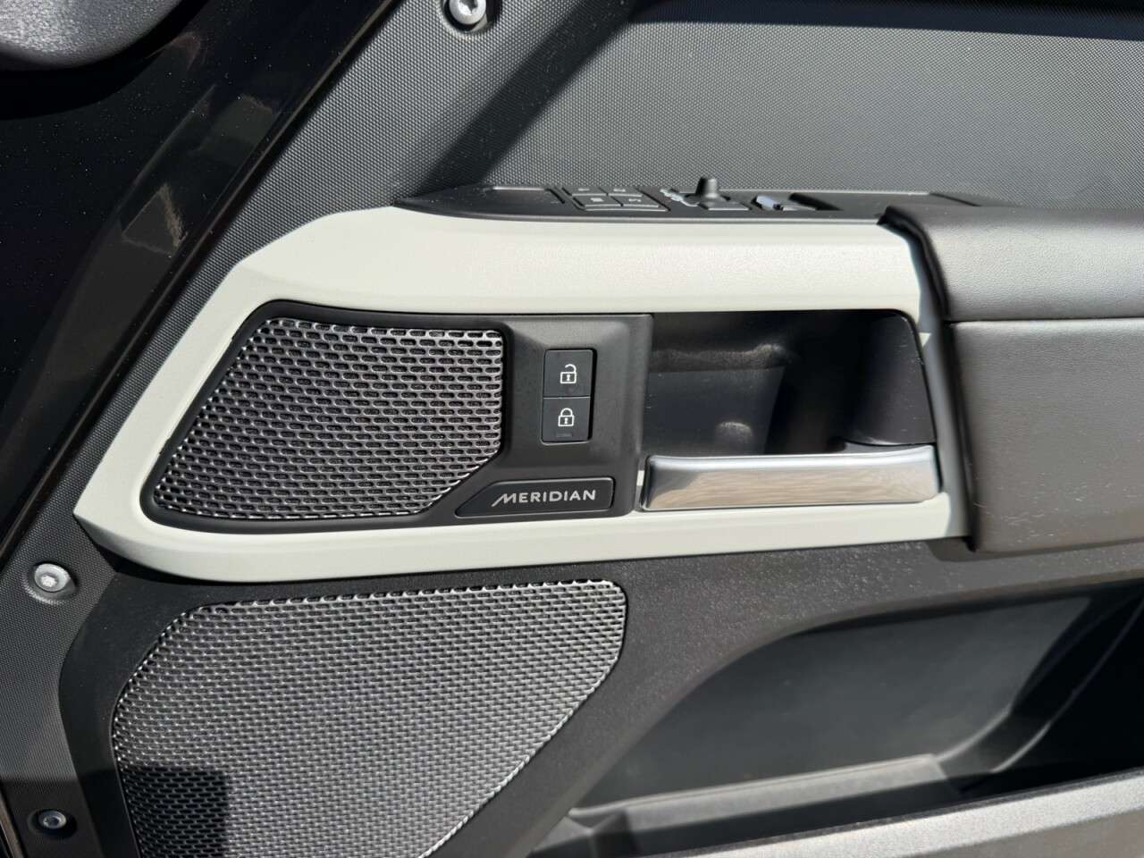 2024 LAND ROVER DEFENDER 90 2024 LAND ROVER DEFENDER 90