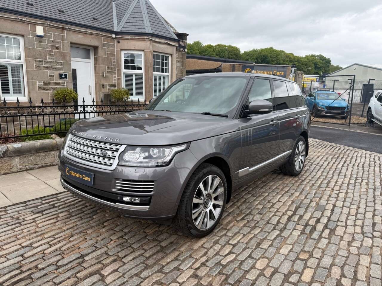A 2014 LAND ROVER RANGE ROVER 4.4 SD V8 Autobiography SUV 5dr Diesel Auto 4WD Euro 5 (339 ps) A 2014 LAND ROVER RANGE ROVER 4.4 SD V8 Autobiography SUV 5dr Diesel Auto 4WD Euro 5 (339 ps)