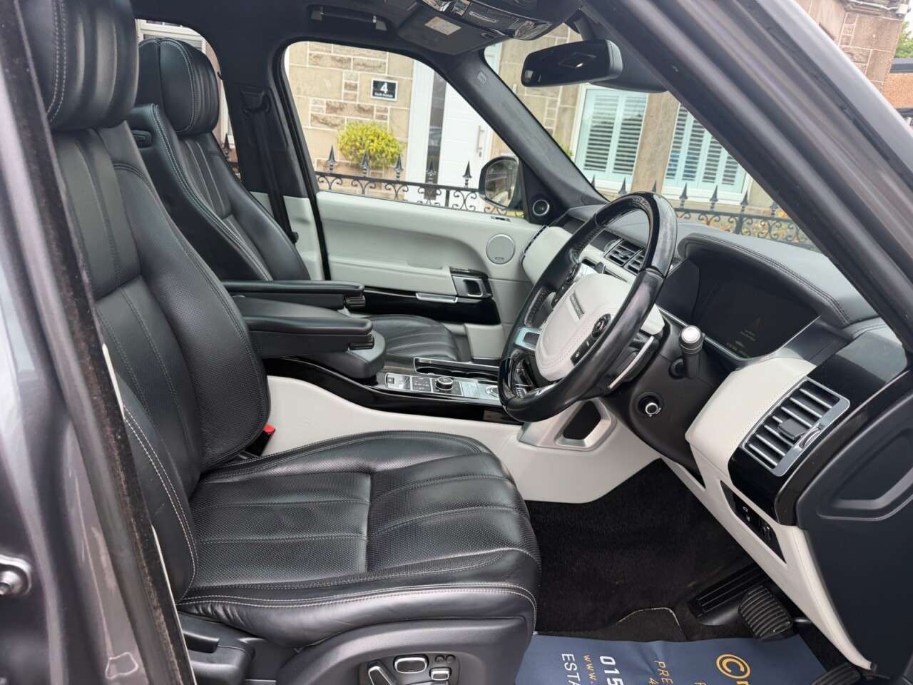 A 2014 LAND ROVER RANGE ROVER 4.4 SD V8 Autobiography SUV 5dr Diesel Auto 4WD Euro 5 (339 ps) A 2014 LAND ROVER RANGE ROVER 4.4 SD V8 Autobiography SUV 5dr Diesel Auto 4WD Euro 5 (339 ps)