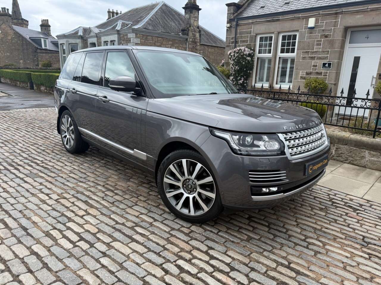 A 2014 LAND ROVER RANGE ROVER 4.4 SD V8 Autobiography SUV 5dr Diesel Auto 4WD Euro 5 (339 ps) A 2014 LAND ROVER RANGE ROVER 4.4 SD V8 Autobiography SUV 5dr Diesel Auto 4WD Euro 5 (339 ps)