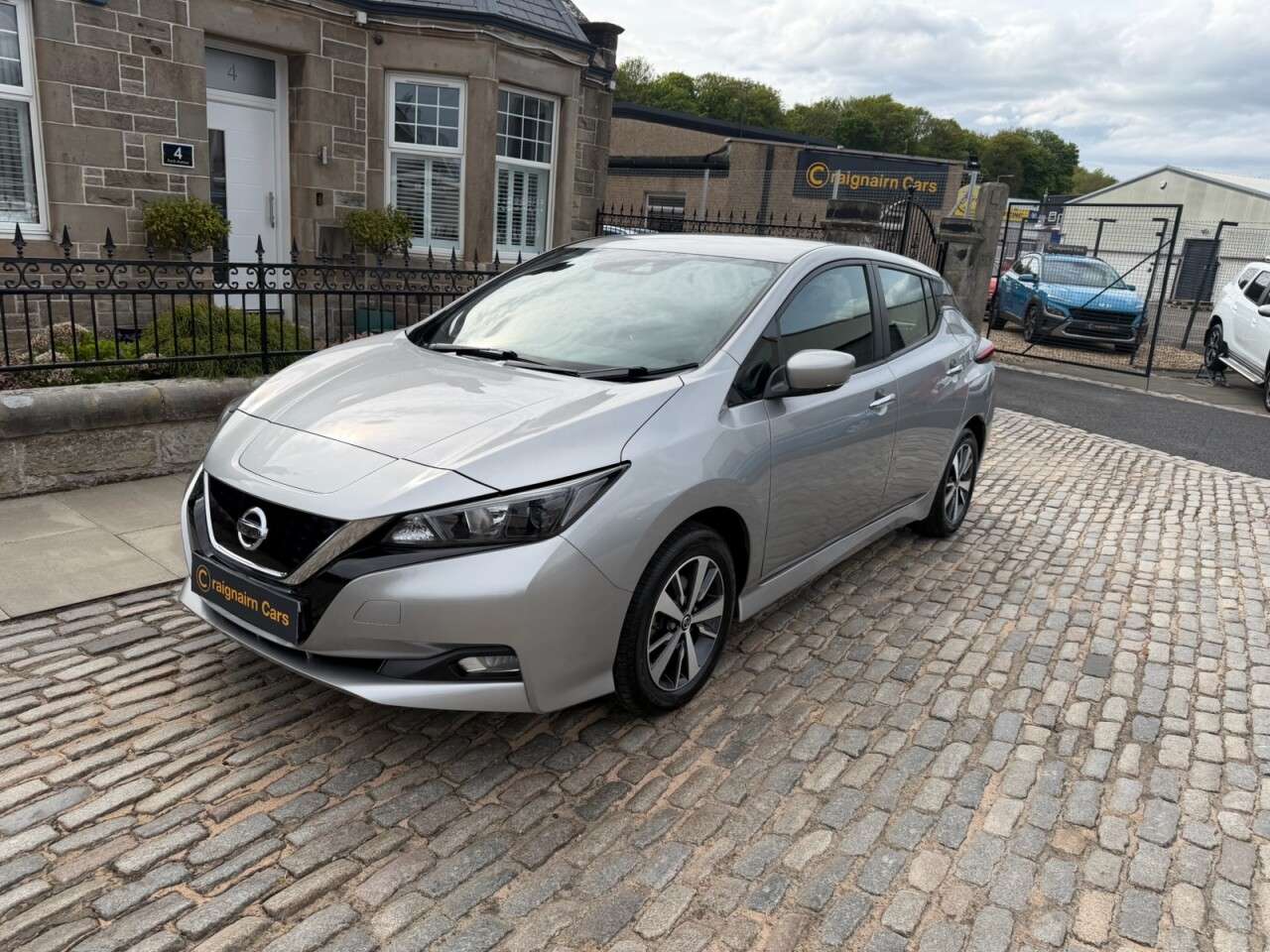 A 2022 NISSAN LEAF 40kWh Acenta Hatchback 5dr Electric Auto (150 ps) A 2022 NISSAN LEAF 40kWh Acenta Hatchback 5dr Electric Auto (150 ps)