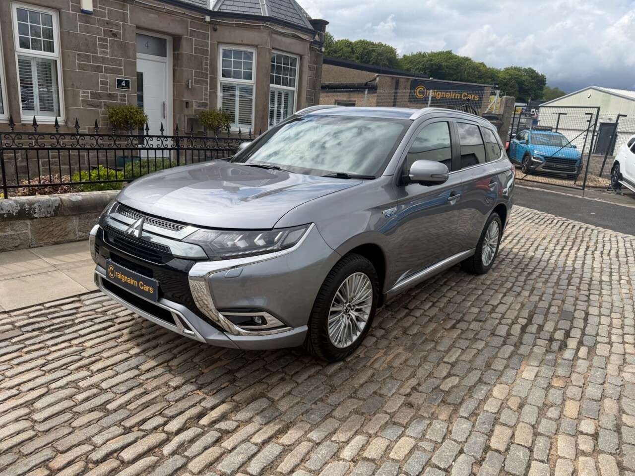 A 2018 MITSUBISHI OUTLANDER 2.4h TwinMotor 13.8kWh 4h SUV 5dr Petrol Plug-in Hybrid CVT 4WD Euro 6 (s/s A 2018 MITSUBISHI OUTLANDER 2.4h TwinMotor 13.8kWh 4h SUV 5dr Petrol Plug-in Hybrid CVT 4WD Euro 6 (s/s