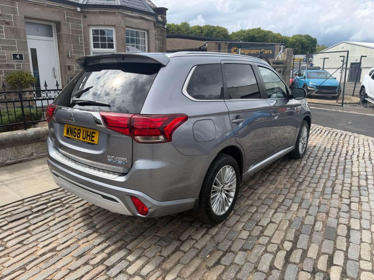 A 2018 MITSUBISHI OUTLANDER 2.4h TwinMotor 13.8kWh 4h SUV 5dr Petrol Plug-in Hybrid CVT 4WD Euro 6 (s/s A 2018 MITSUBISHI OUTLANDER 2.4h TwinMotor 13.8kWh 4h SUV 5dr Petrol Plug-in Hybrid CVT 4WD Euro 6 (s/s