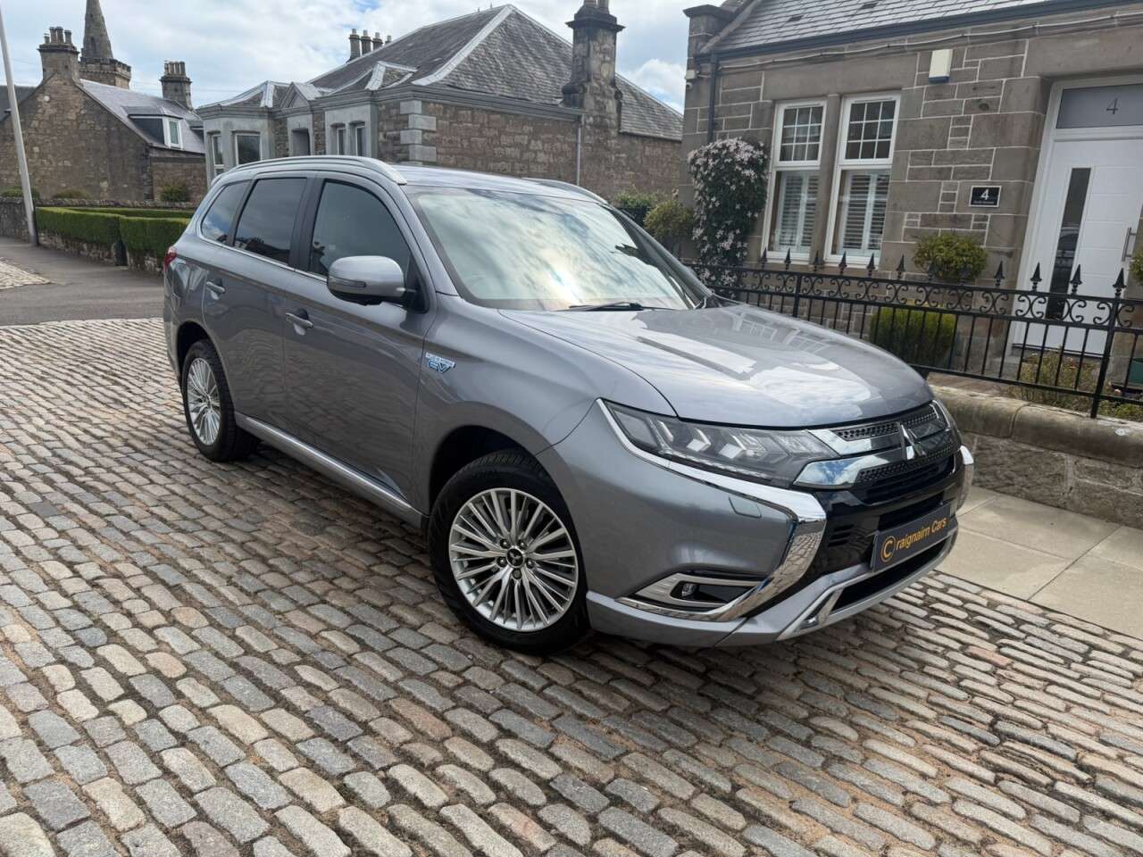 A 2018 MITSUBISHI OUTLANDER 2.4h TwinMotor 13.8kWh 4h SUV 5dr Petrol Plug-in Hybrid CVT 4WD Euro 6 (s/s A 2018 MITSUBISHI OUTLANDER 2.4h TwinMotor 13.8kWh 4h SUV 5dr Petrol Plug-in Hybrid CVT 4WD Euro 6 (s/s