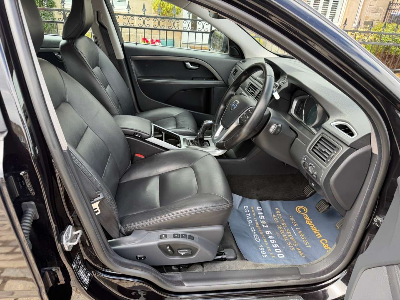 A 2016 VOLVO XC70 2.0 D4 SE Lux Estate 5dr Diesel Manual Euro 6 (s/s) (181 ps) A 2016 VOLVO XC70 2.0 D4 SE Lux Estate 5dr Diesel Manual Euro 6 (s/s) (181 ps)