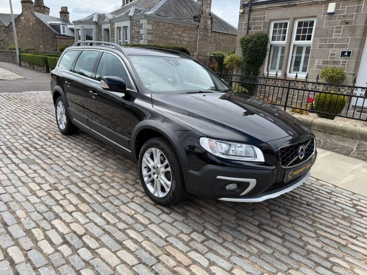 A 2016 VOLVO XC70 2.0 D4 SE Lux Estate 5dr Diesel Manual Euro 6 (s/s) (181 ps) A 2016 VOLVO XC70 2.0 D4 SE Lux Estate 5dr Diesel Manual Euro 6 (s/s) (181 ps)