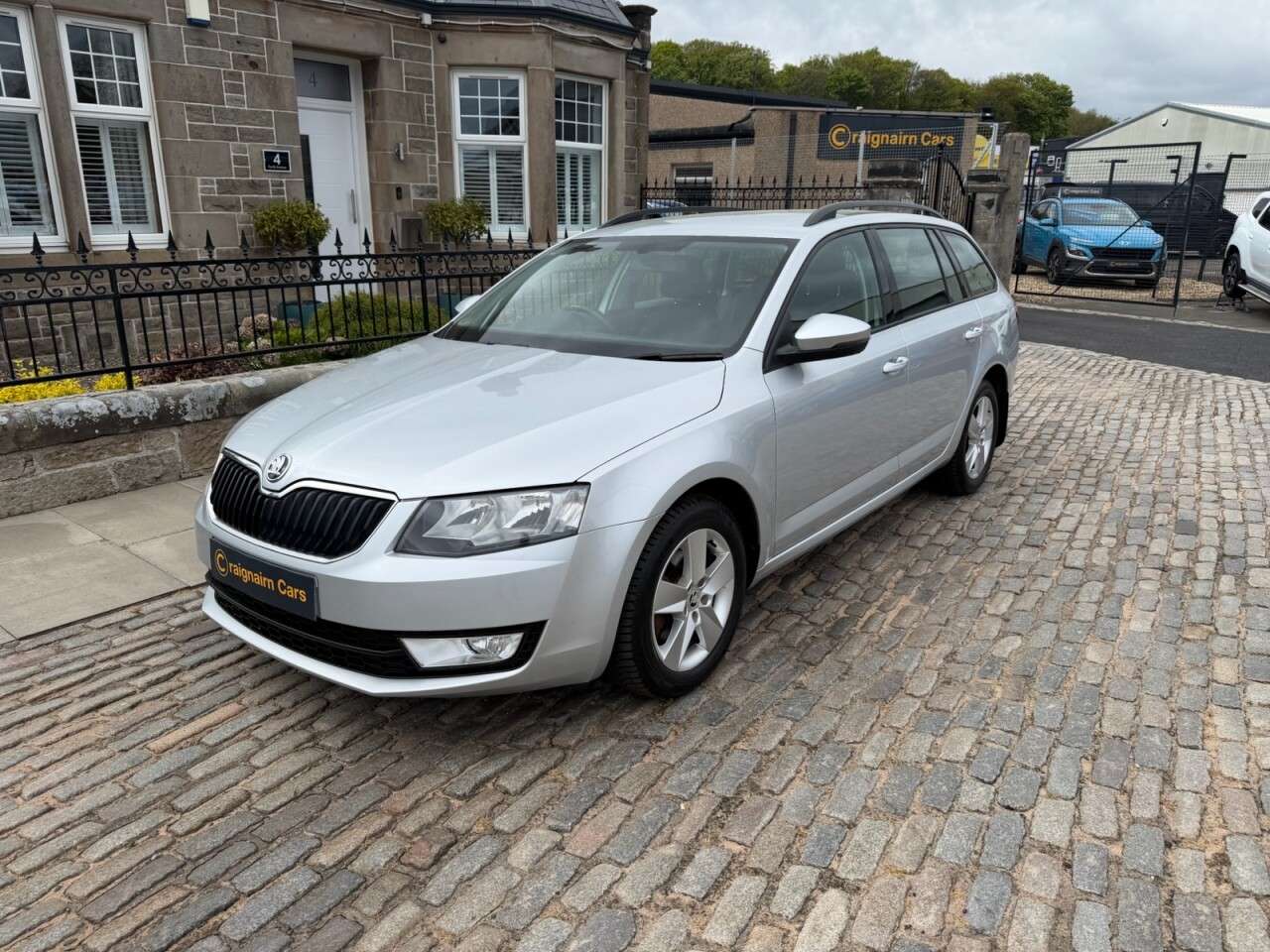 A 2017 SKODA OCTAVIA 2.0 TDI SE Estate 5dr Diesel Manual 4WD Euro 6 (s/s) (150 ps) A 2017 SKODA OCTAVIA 2.0 TDI SE Estate 5dr Diesel Manual 4WD Euro 6 (s/s) (150 ps)