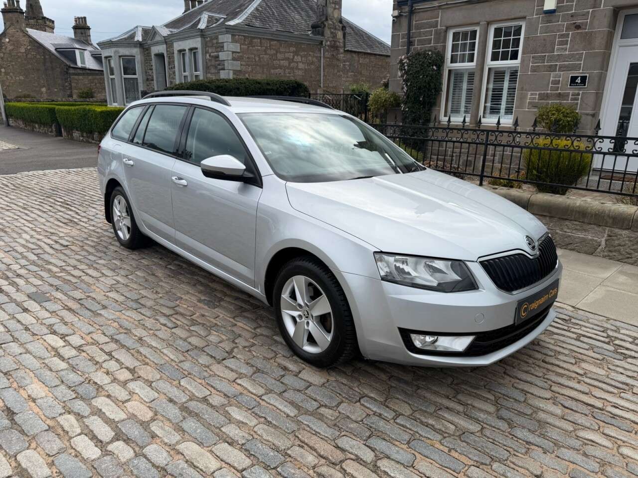 A 2017 SKODA OCTAVIA 2.0 TDI SE Estate 5dr Diesel Manual 4WD Euro 6 (s/s) (150 ps) A 2017 SKODA OCTAVIA 2.0 TDI SE Estate 5dr Diesel Manual 4WD Euro 6 (s/s) (150 ps)