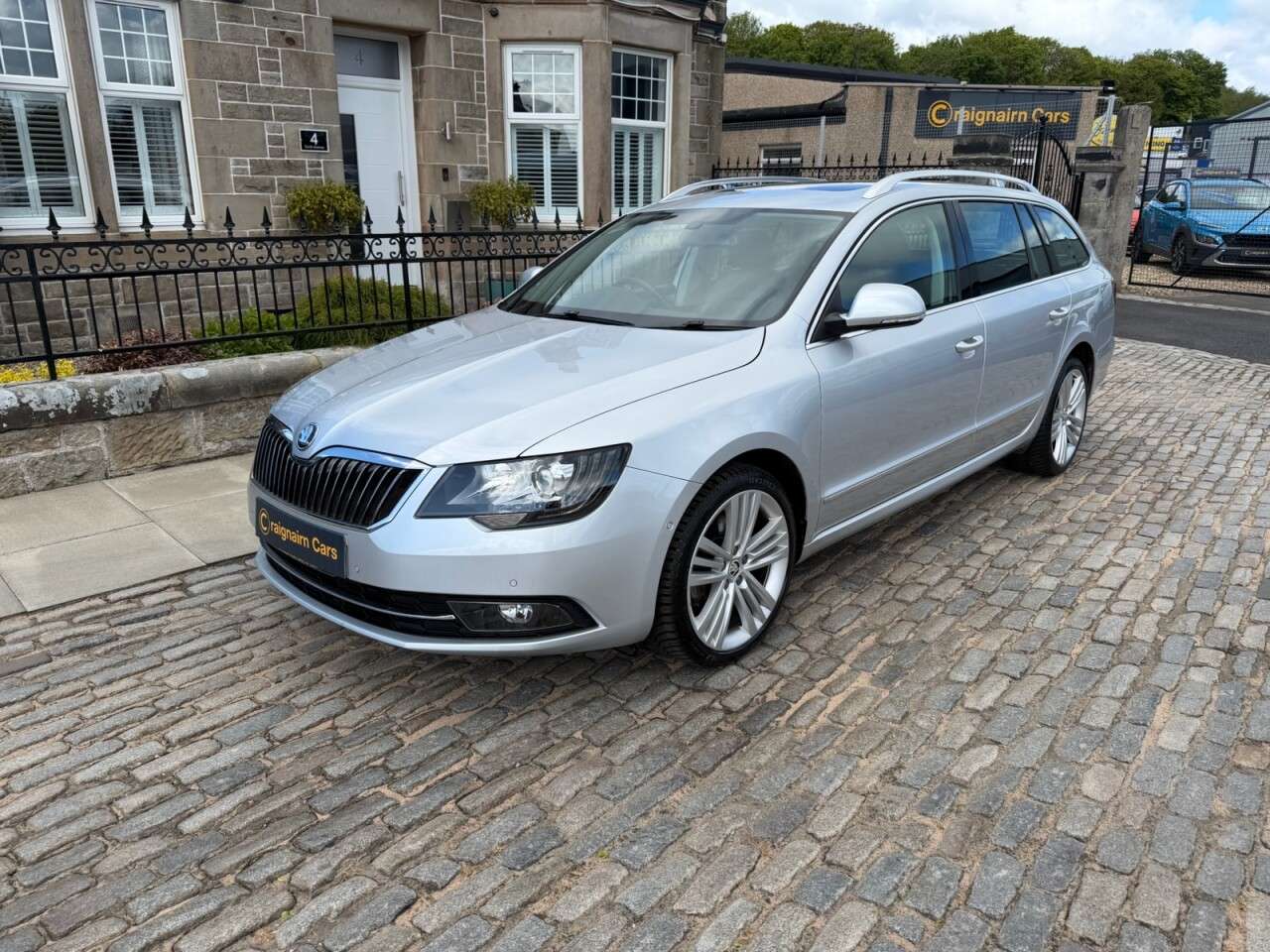 A 2014 SKODA SUPERB 2.0 TDI Elegance Estate 5dr Diesel Manual Euro 5 (s/s) (170 ps) A 2014 SKODA SUPERB 2.0 TDI Elegance Estate 5dr Diesel Manual Euro 5 (s/s) (170 ps)