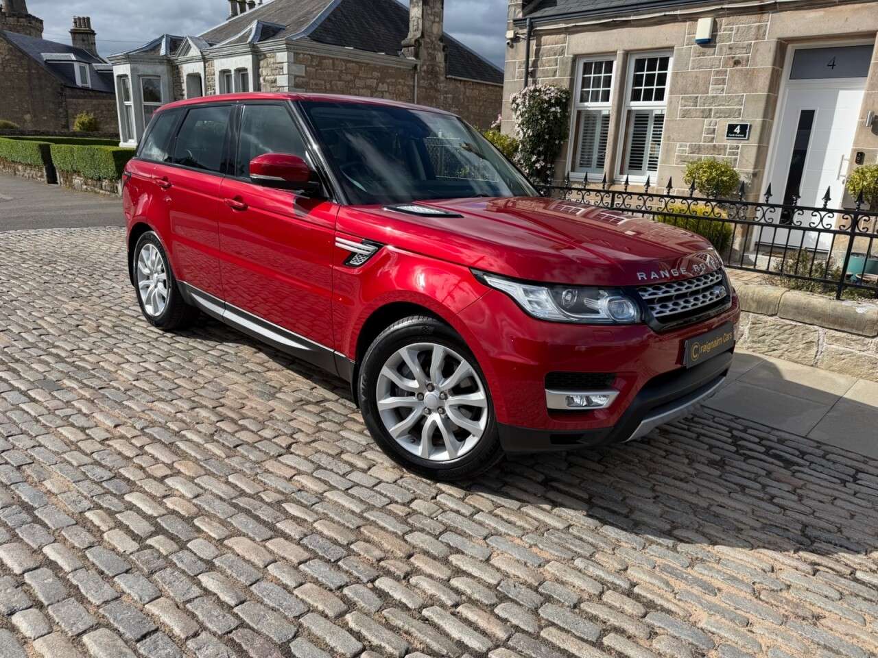 A 2016 LAND ROVER RANGE ROVER SPORT 3.0 SD V6 HSE SUV 5dr Diesel Auto 4WD Euro 6 (s/s) (306 ps) A 2016 LAND ROVER RANGE ROVER SPORT 3.0 SD V6 HSE SUV 5dr Diesel Auto 4WD Euro 6 (s/s) (306 ps)