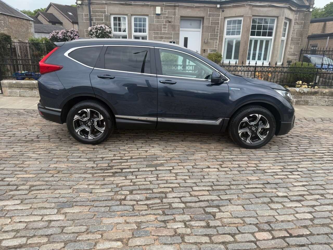 A 2020 HONDA CR-V 2.0 h i-MMD SR SUV 5dr Petrol Hybrid eCVT 4WD Euro 6 (s/s) (184 ps) A 2020 HONDA CR-V 2.0 h i-MMD SR SUV 5dr Petrol Hybrid eCVT 4WD Euro 6 (s/s) (184 ps)