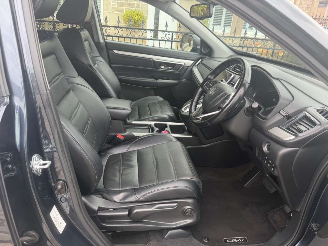 A 2020 HONDA CR-V 2.0 h i-MMD SR SUV 5dr Petrol Hybrid eCVT 4WD Euro 6 (s/s) (184 ps) A 2020 HONDA CR-V 2.0 h i-MMD SR SUV 5dr Petrol Hybrid eCVT 4WD Euro 6 (s/s) (184 ps)