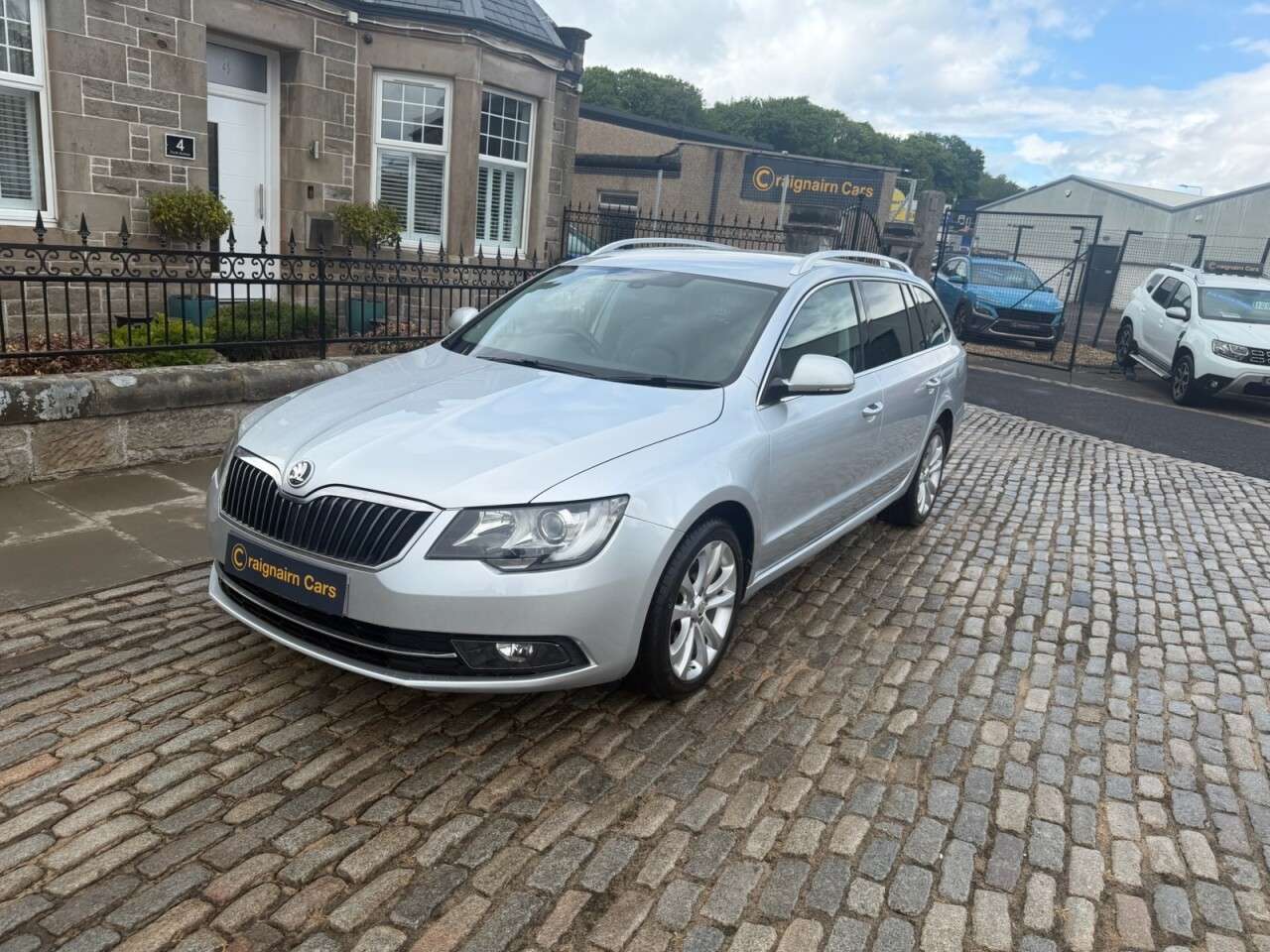 A 2015 SKODA SUPERB 2.0 TDI SE Business Estate 5dr Diesel DSG Euro 5 (s/s) (Leather) (140 ps) A 2015 SKODA SUPERB 2.0 TDI SE Business Estate 5dr Diesel DSG Euro 5 (s/s) (Leather) (140 ps)