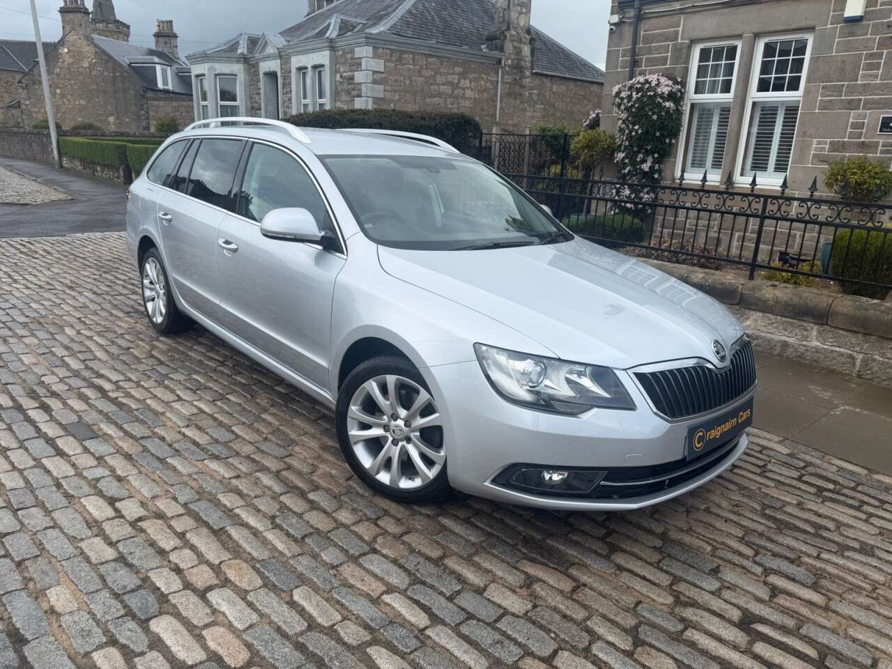 A 2015 SKODA SUPERB 2.0 TDI SE Business Estate 5dr Diesel DSG Euro 5 (s/s) (Leather) (140 ps) A 2015 SKODA SUPERB 2.0 TDI SE Business Estate 5dr Diesel DSG Euro 5 (s/s) (Leather) (140 ps)