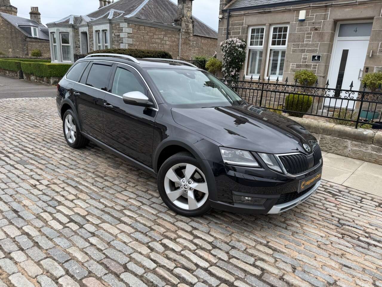A 2017 SKODA OCTAVIA 2.0 TDI Scout Estate 5dr Diesel DSG 4WD Euro 6 (s/s) (184 ps) A 2017 SKODA OCTAVIA 2.0 TDI Scout Estate 5dr Diesel DSG 4WD Euro 6 (s/s) (184 ps)