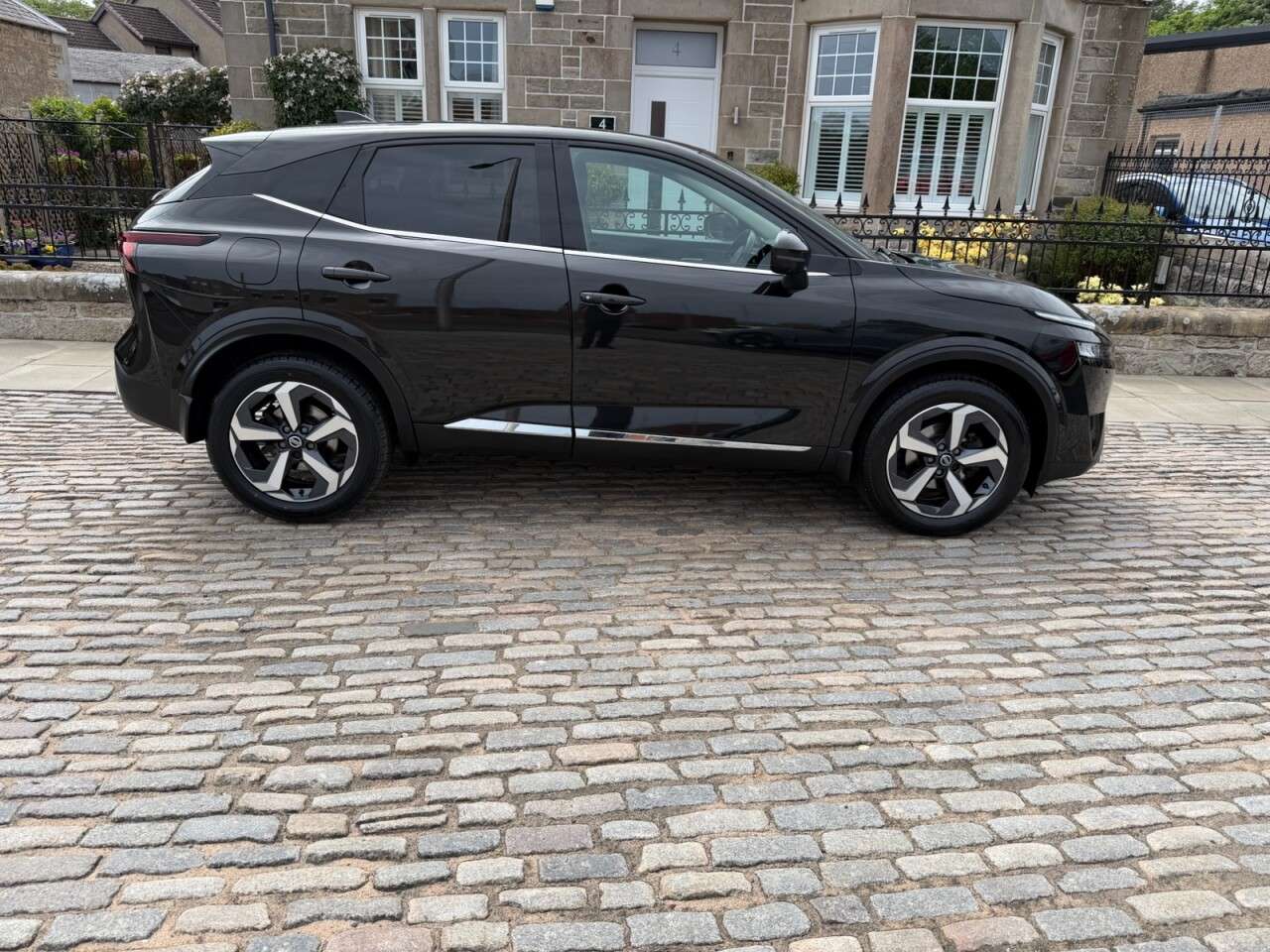 A 2022 NISSAN QASHQAI 1.3 DIG-T MHEV N-Connecta SUV 5dr Petrol Hybrid Manual Euro 6 (s/s) (140 ps A 2022 NISSAN QASHQAI 1.3 DIG-T MHEV N-Connecta SUV 5dr Petrol Hybrid Manual Euro 6 (s/s) (140 ps
