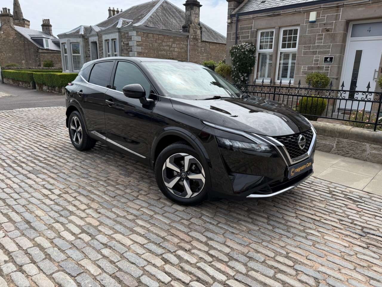 A 2022 NISSAN QASHQAI 1.3 DIG-T MHEV N-Connecta SUV 5dr Petrol Hybrid Manual Euro 6 (s/s) (140 ps A 2022 NISSAN QASHQAI 1.3 DIG-T MHEV N-Connecta SUV 5dr Petrol Hybrid Manual Euro 6 (s/s) (140 ps