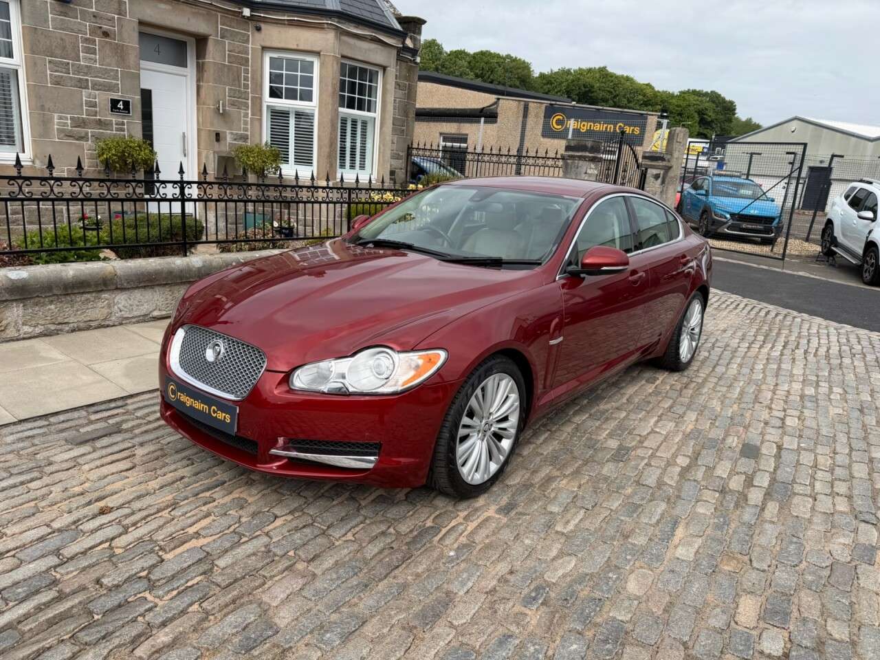 A 2010 JAGUAR XF 3.0d V6 Premium Luxury Saloon 4dr Diesel Auto Euro 5 (240 ps) A 2010 JAGUAR XF 3.0d V6 Premium Luxury Saloon 4dr Diesel Auto Euro 5 (240 ps)