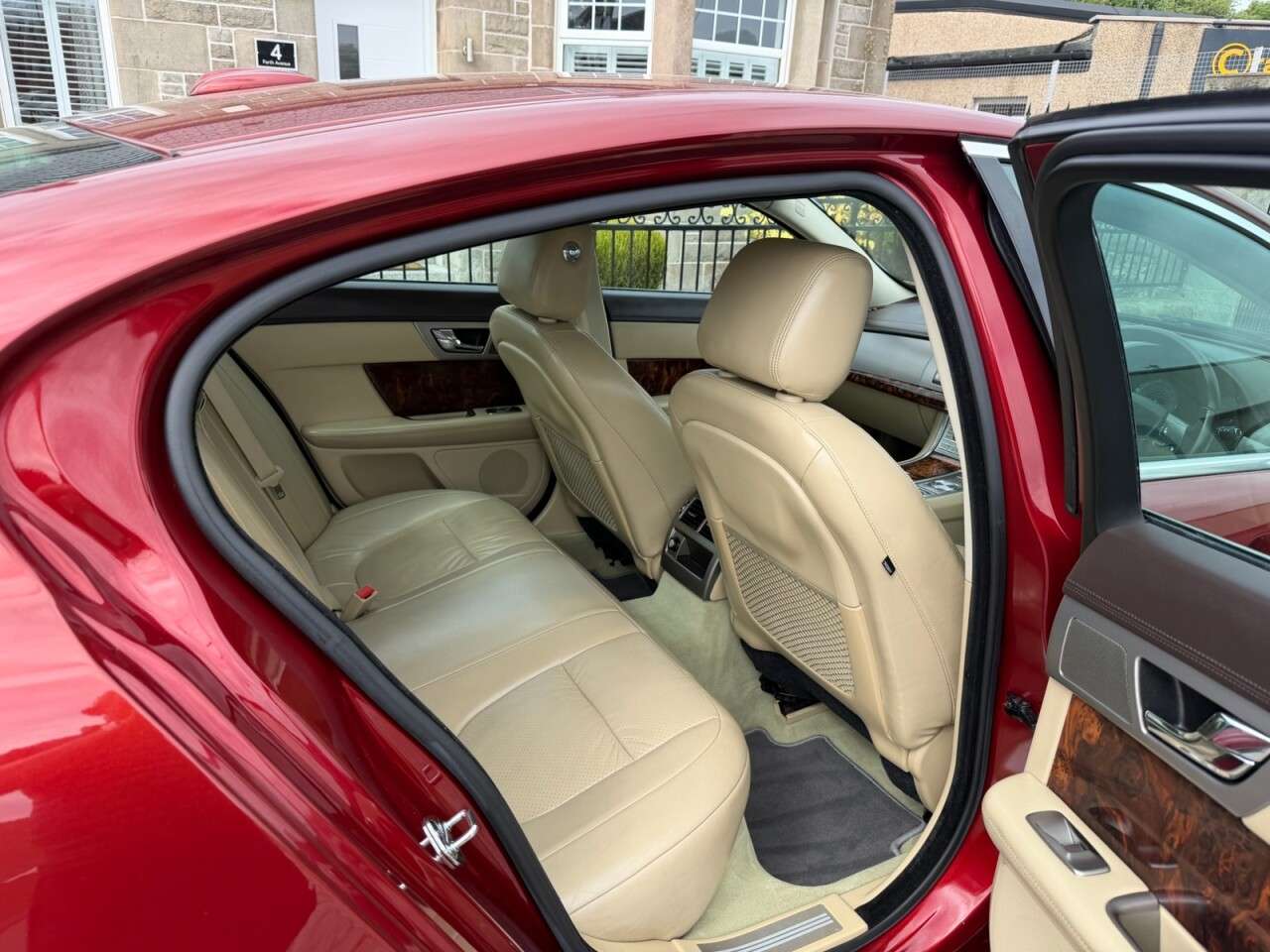 2010 JAGUAR XF 2010 JAGUAR XF