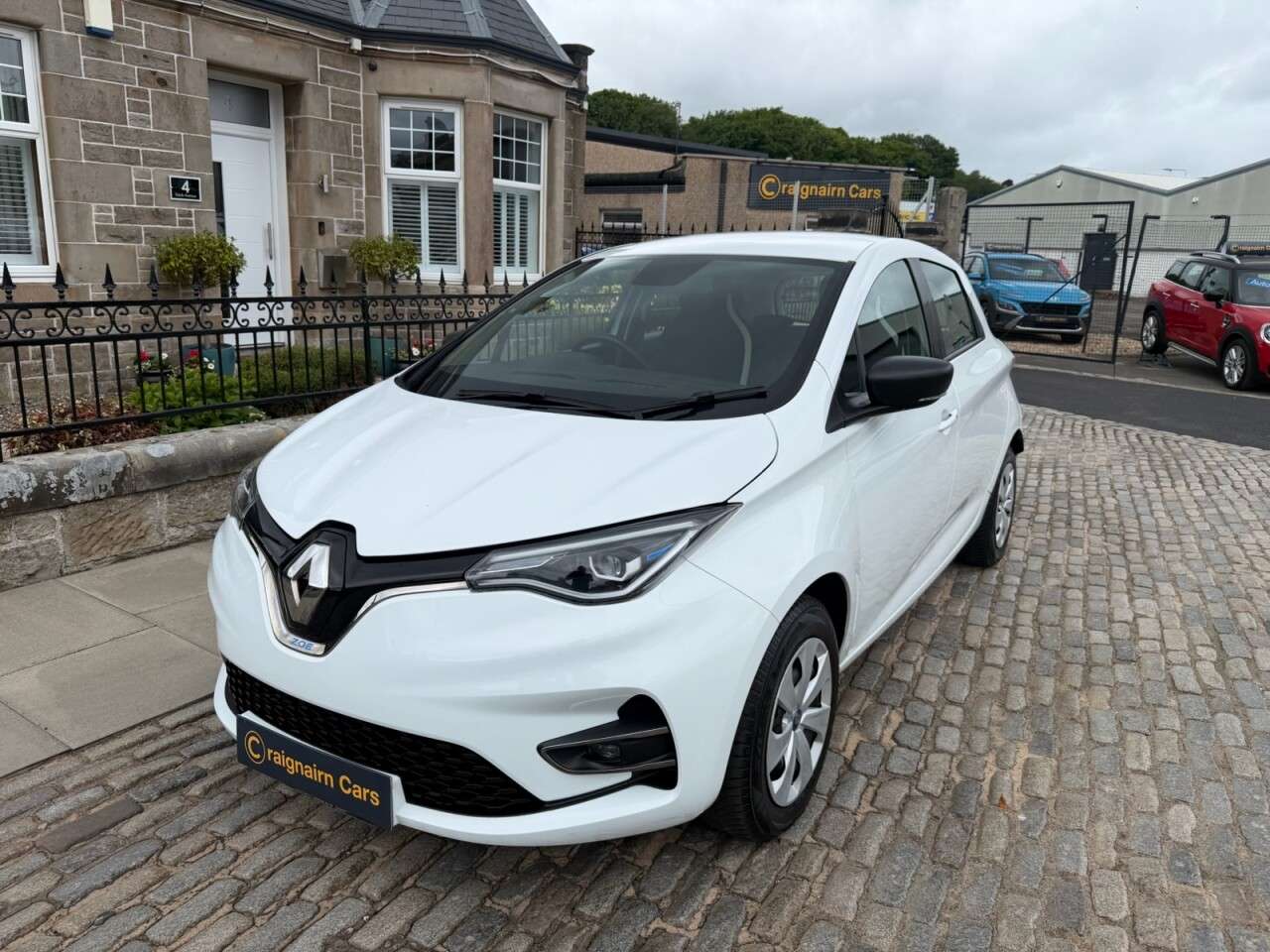 A 2020 RENAULT ZOE R110 52kWh Play Hatchback 5dr Electric Auto (i) (107 bhp) A 2020 RENAULT ZOE R110 52kWh Play Hatchback 5dr Electric Auto (i) (107 bhp)