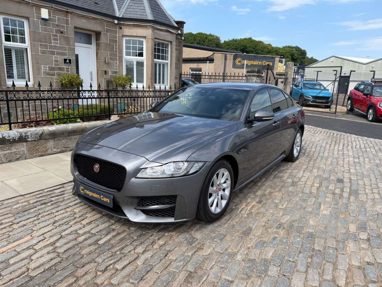 A 2018 JAGUAR XF 2.0d R-Sport Saloon 4dr Diesel Auto Euro 6 (s/s) (163 ps) A 2018 JAGUAR XF 2.0d R-Sport Saloon 4dr Diesel Auto Euro 6 (s/s) (163 ps)