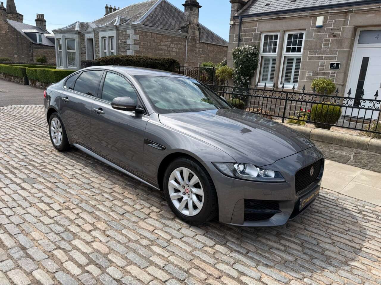 A 2018 JAGUAR XF 2.0d R-Sport Saloon 4dr Diesel Auto Euro 6 (s/s) (163 ps) A 2018 JAGUAR XF 2.0d R-Sport Saloon 4dr Diesel Auto Euro 6 (s/s) (163 ps)