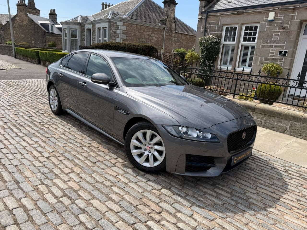 A 2018 JAGUAR XF 2.0d R-Sport Saloon 4dr Diesel Auto Euro 6 (s/s) (163 ps) A 2018 JAGUAR XF 2.0d R-Sport Saloon 4dr Diesel Auto Euro 6 (s/s) (163 ps)