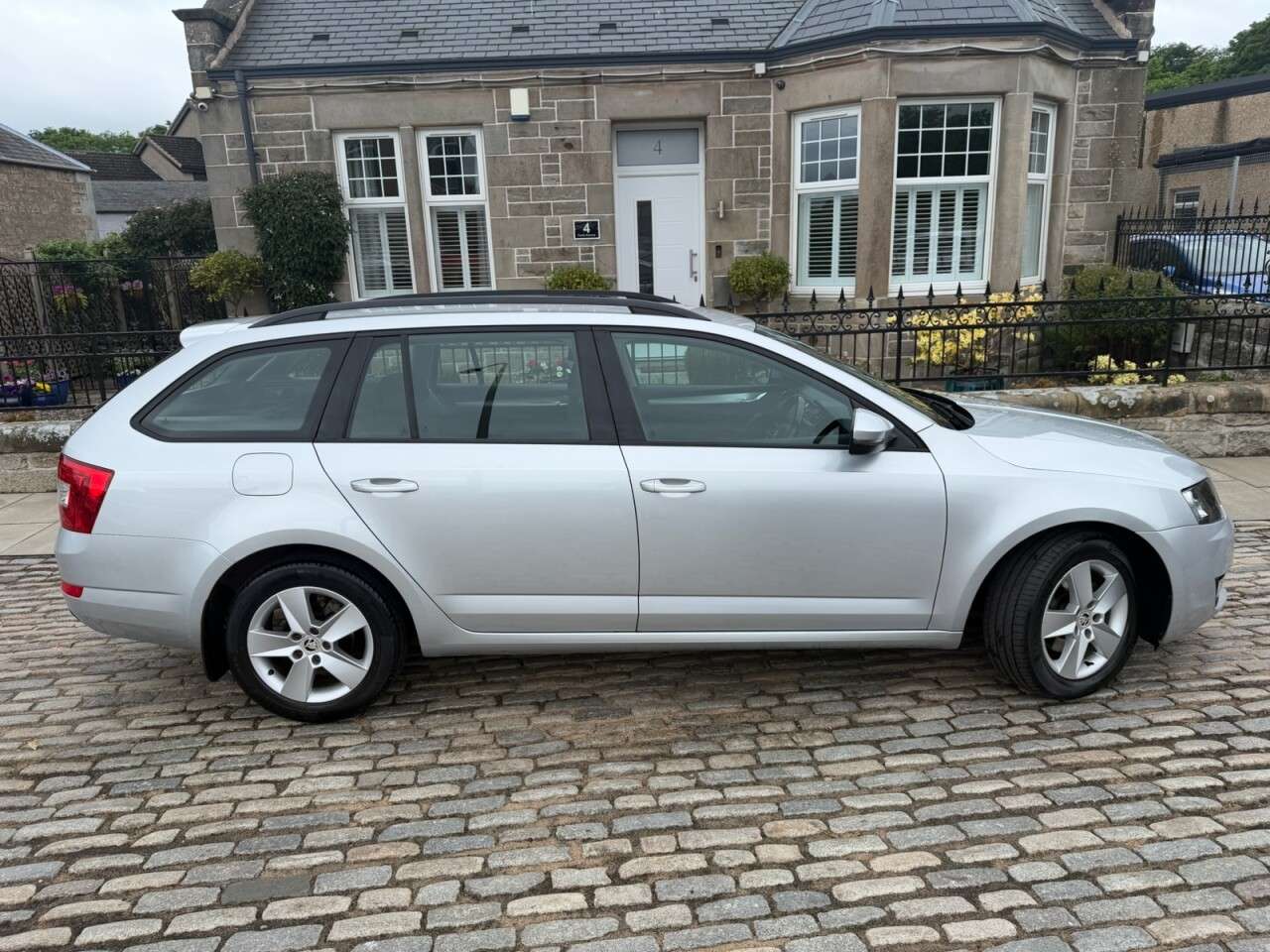 A 2017 SKODA OCTAVIA 2.0 TDI SE Estate 5dr Diesel Manual Euro 6 (s/s) (150 ps) A 2017 SKODA OCTAVIA 2.0 TDI SE Estate 5dr Diesel Manual Euro 6 (s/s) (150 ps)
