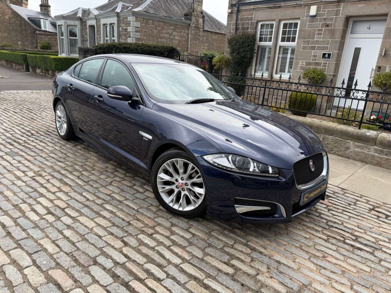 A 2014 JAGUAR XF 2.2d R-Sport Saloon 4dr Diesel Auto Euro 5 (s/s) (200 ps) A 2014 JAGUAR XF 2.2d R-Sport Saloon 4dr Diesel Auto Euro 5 (s/s) (200 ps)