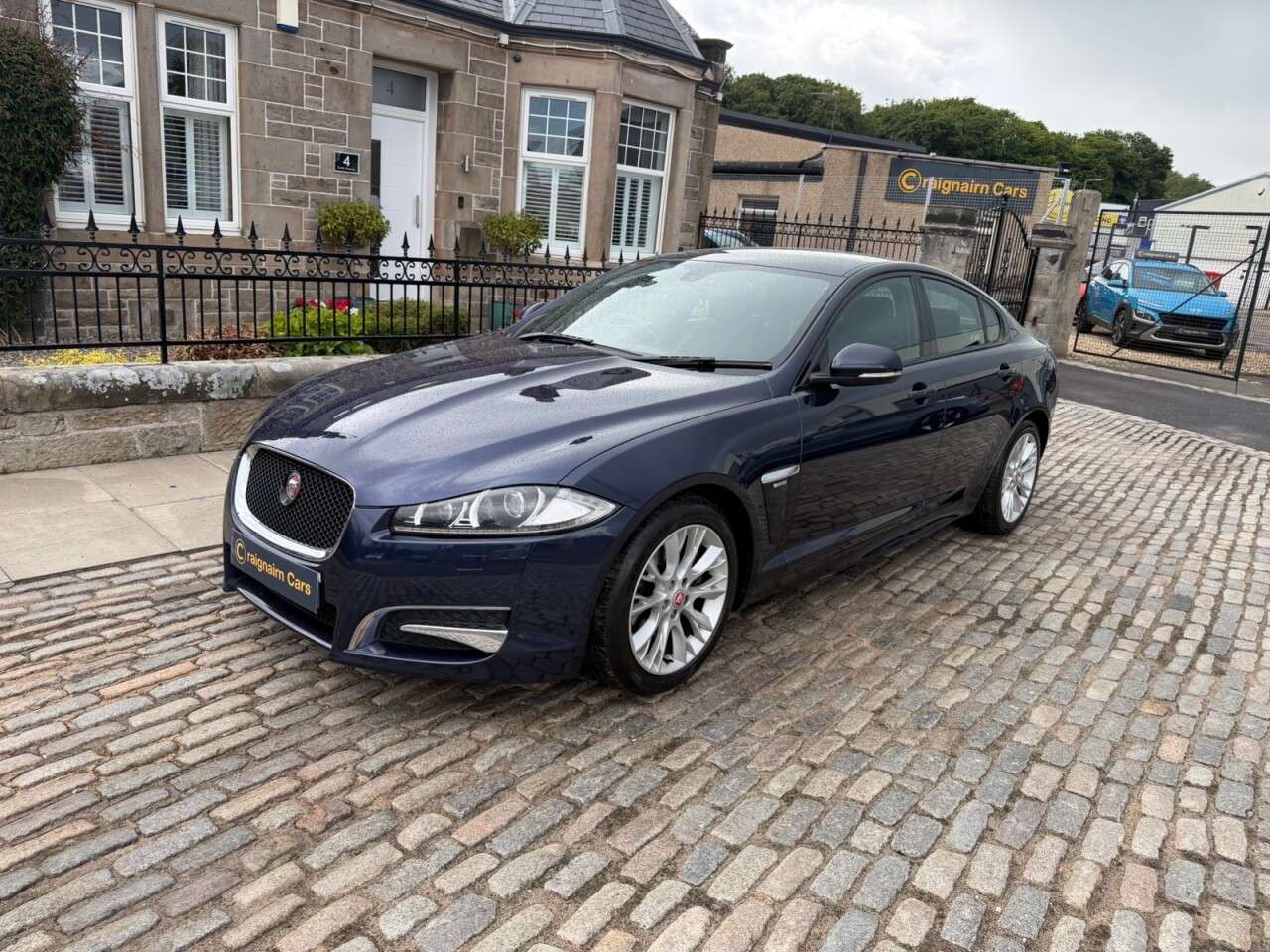 A 2014 JAGUAR XF 2.2d R-Sport Saloon 4dr Diesel Auto Euro 5 (s/s) (200 ps) A 2014 JAGUAR XF 2.2d R-Sport Saloon 4dr Diesel Auto Euro 5 (s/s) (200 ps)