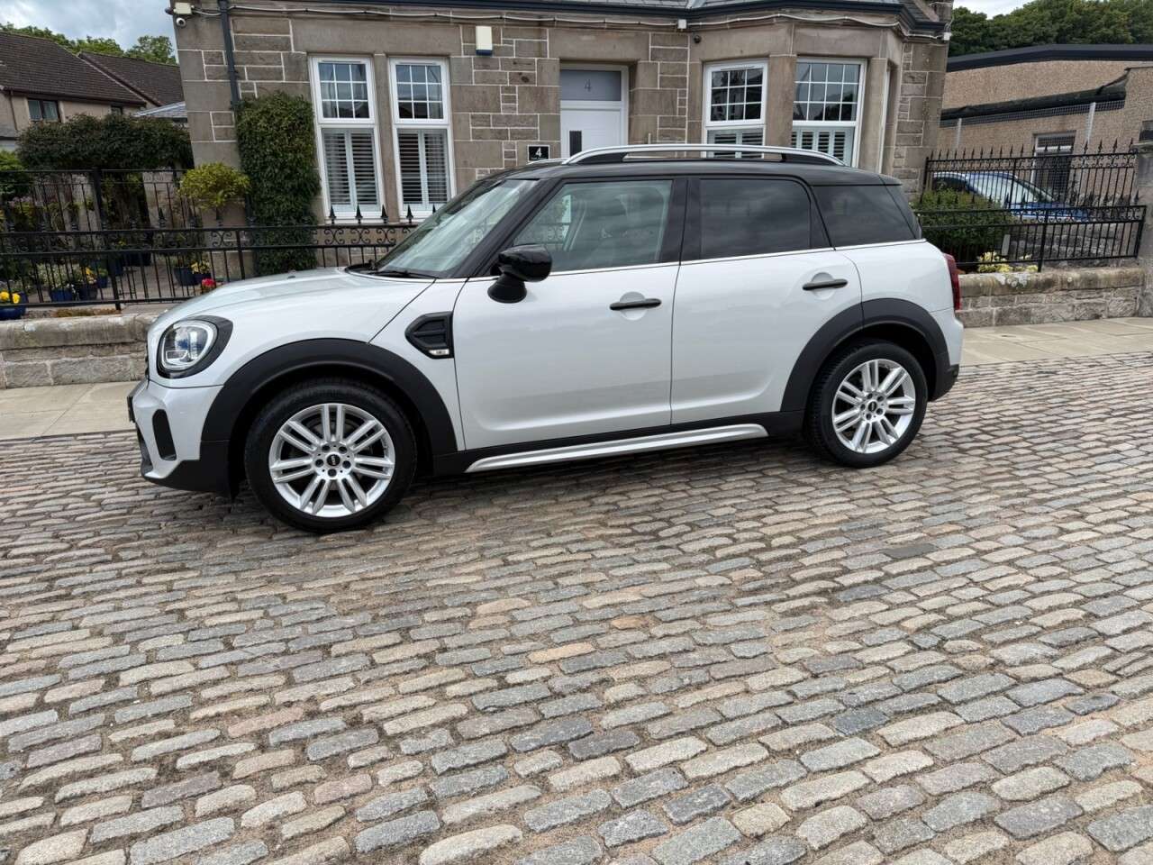 A 2020 MINI COUNTRYMAN 1.5 Cooper Exclusive SUV 5dr Petrol Manual Euro 6 (s/s) (136 ps) A 2020 MINI COUNTRYMAN 1.5 Cooper Exclusive SUV 5dr Petrol Manual Euro 6 (s/s) (136 ps)