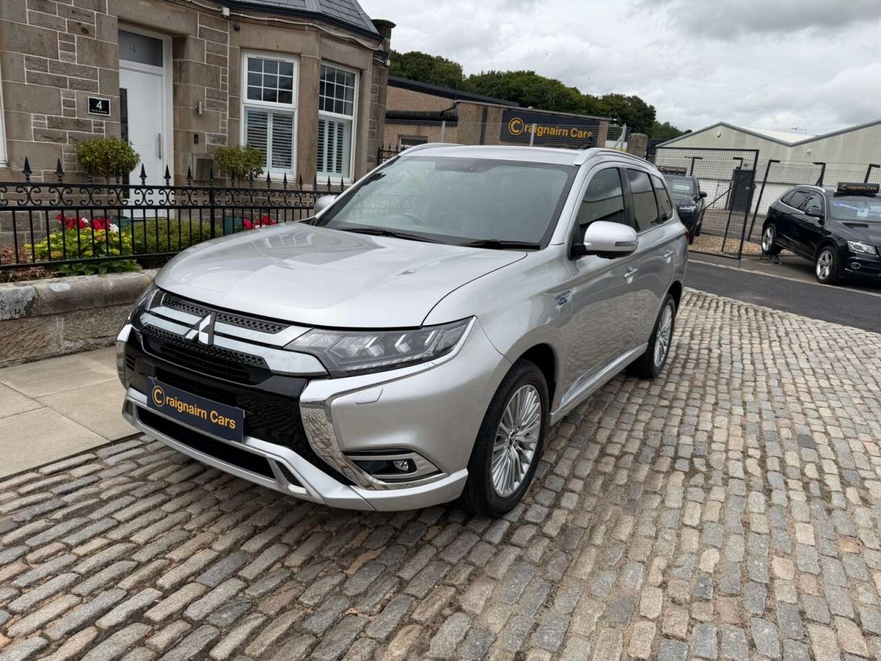 A 2019 MITSUBISHI OUTLANDER 2.4h TwinMotor 13.8kWh 4h SUV 5dr Petrol Plug-in Hybrid CVT 4WD Euro 6 (s/s A 2019 MITSUBISHI OUTLANDER 2.4h TwinMotor 13.8kWh 4h SUV 5dr Petrol Plug-in Hybrid CVT 4WD Euro 6 (s/s