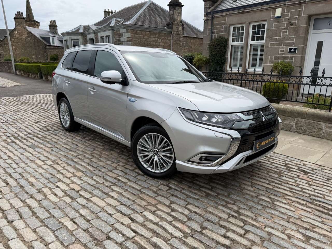 A 2019 MITSUBISHI OUTLANDER 2.4h TwinMotor 13.8kWh 4h SUV 5dr Petrol Plug-in Hybrid CVT 4WD Euro 6 (s/s A 2019 MITSUBISHI OUTLANDER 2.4h TwinMotor 13.8kWh 4h SUV 5dr Petrol Plug-in Hybrid CVT 4WD Euro 6 (s/s