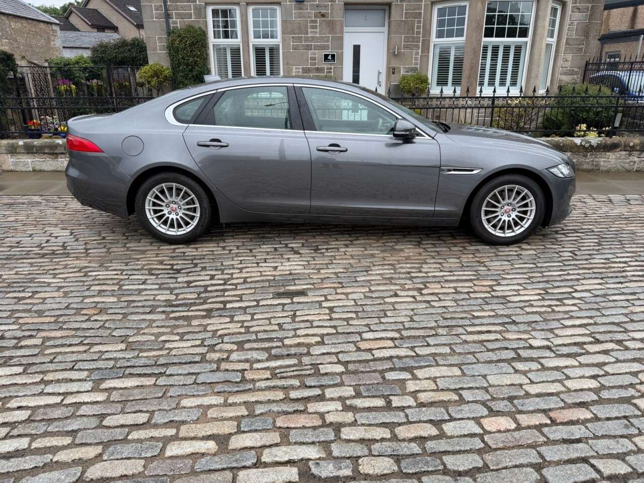 A 2016 JAGUAR XF 2.0d Prestige Saloon 4dr Diesel Auto Euro 6 (s/s) (163 ps) A 2016 JAGUAR XF 2.0d Prestige Saloon 4dr Diesel Auto Euro 6 (s/s) (163 ps)