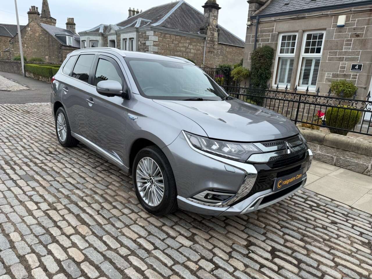 A 2018 MITSUBISHI OUTLANDER 2.4h TwinMotor 13.8kWh 4h SUV 5dr Petrol Plug-in Hybrid CVT 4WD Euro 6 (s/s A 2018 MITSUBISHI OUTLANDER 2.4h TwinMotor 13.8kWh 4h SUV 5dr Petrol Plug-in Hybrid CVT 4WD Euro 6 (s/s