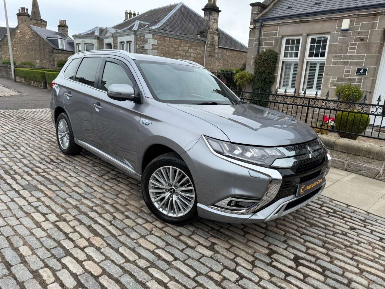 A 2018 MITSUBISHI OUTLANDER 2.4h TwinMotor 13.8kWh 4h SUV 5dr Petrol Plug-in Hybrid CVT 4WD Euro 6 (s/s A 2018 MITSUBISHI OUTLANDER 2.4h TwinMotor 13.8kWh 4h SUV 5dr Petrol Plug-in Hybrid CVT 4WD Euro 6 (s/s