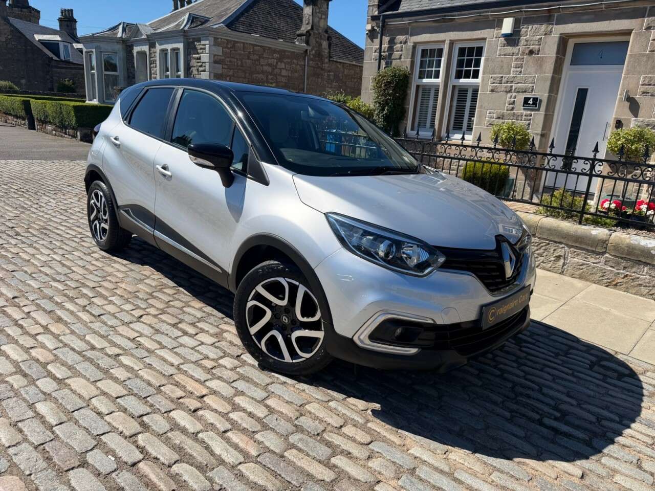 A 2018 RENAULT CAPTUR 0.9 TCe ENERGY Iconic SUV 5dr Petrol Manual Euro 6 (s/s) (90 ps) A 2018 RENAULT CAPTUR 0.9 TCe ENERGY Iconic SUV 5dr Petrol Manual Euro 6 (s/s) (90 ps)