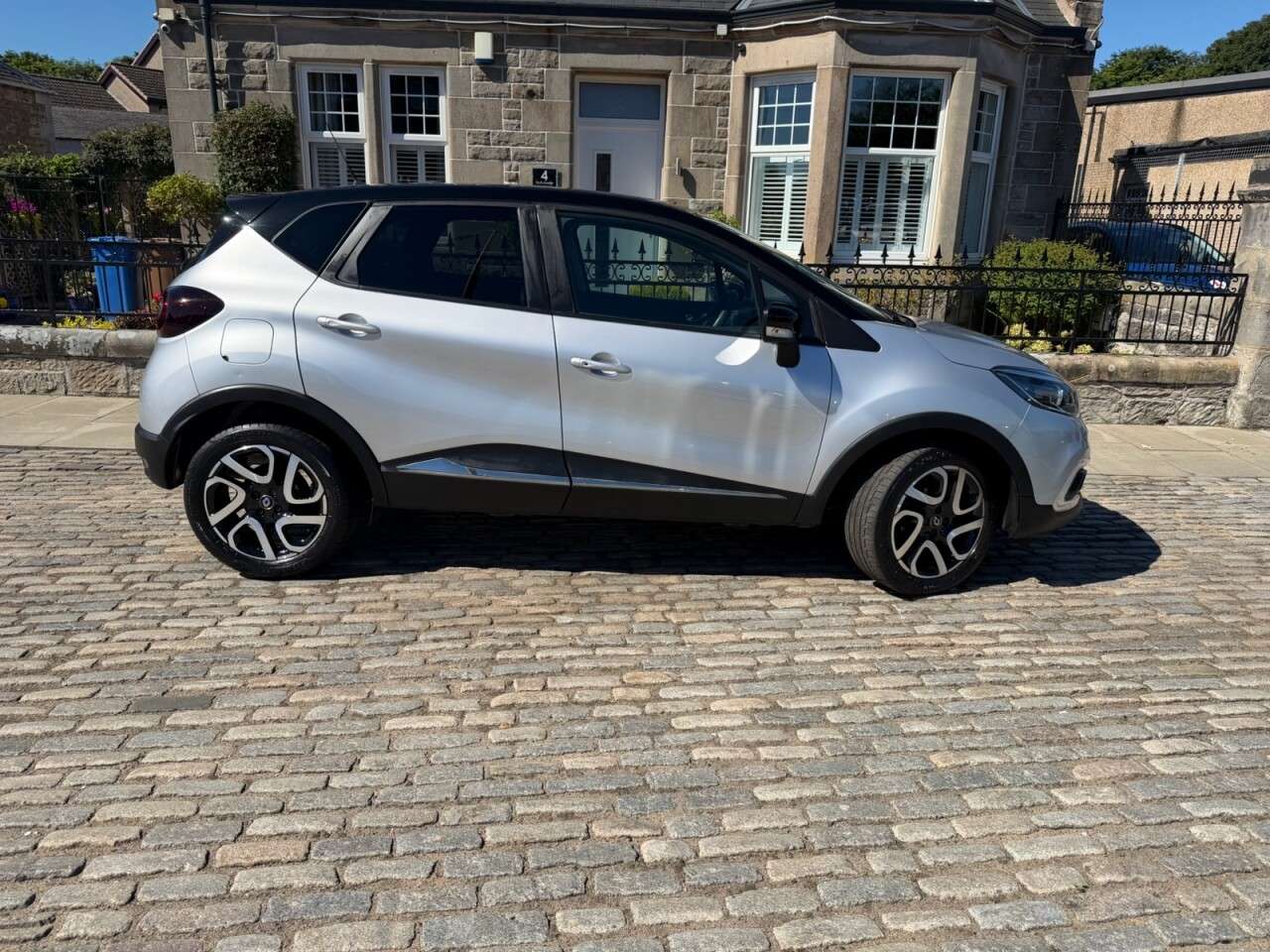 A 2018 RENAULT CAPTUR 0.9 TCe ENERGY Iconic SUV 5dr Petrol Manual Euro 6 (s/s) (90 ps) A 2018 RENAULT CAPTUR 0.9 TCe ENERGY Iconic SUV 5dr Petrol Manual Euro 6 (s/s) (90 ps)