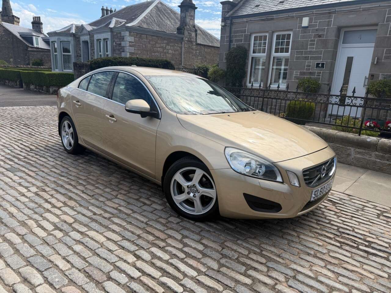 A 2010 VOLVO S60 2.0 D3 SE Saloon 4dr Diesel Geartronic Euro 5 (163 ps) A 2010 VOLVO S60 2.0 D3 SE Saloon 4dr Diesel Geartronic Euro 5 (163 ps)
