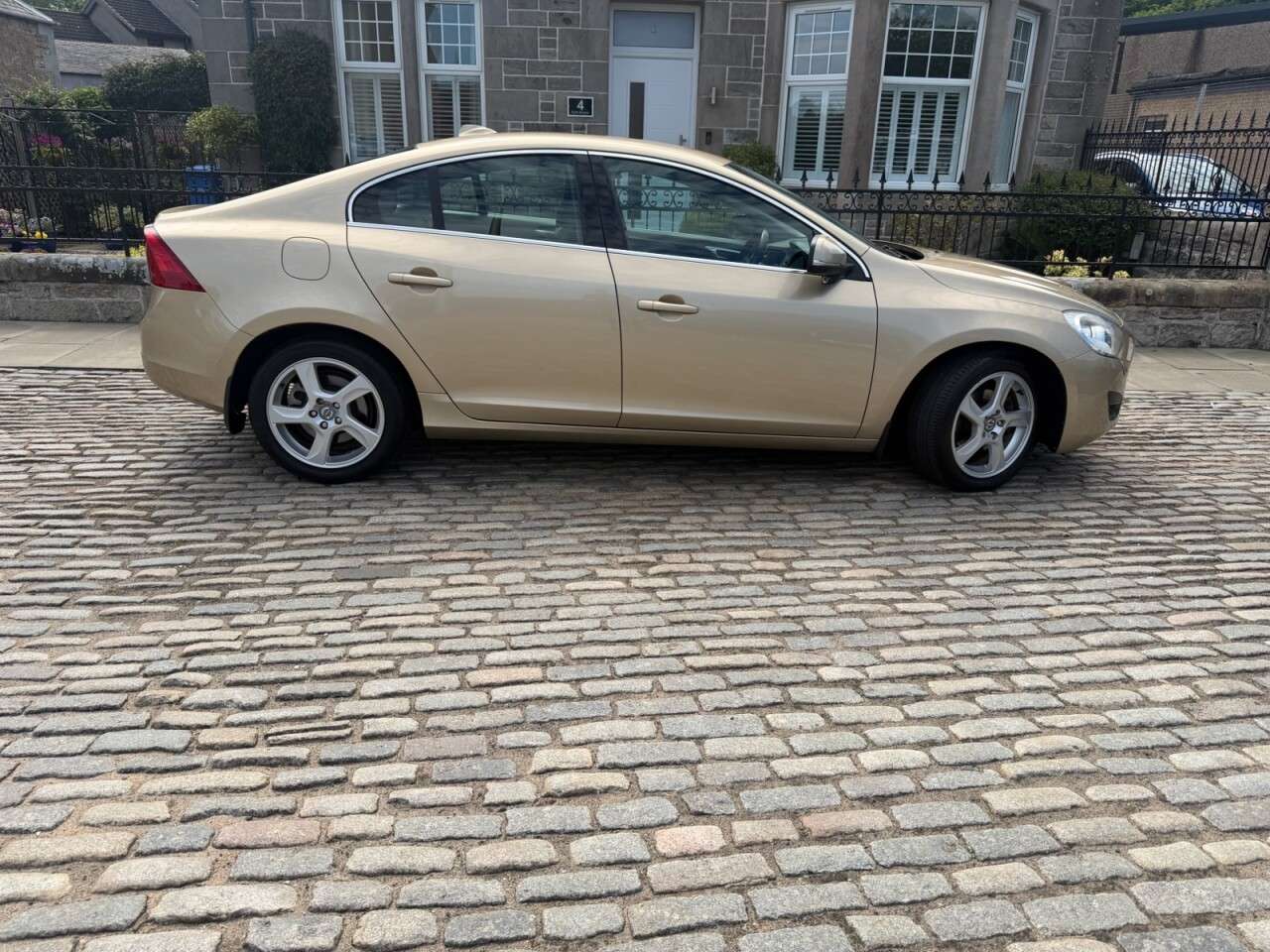 2010 VOLVO S60 2010 VOLVO S60