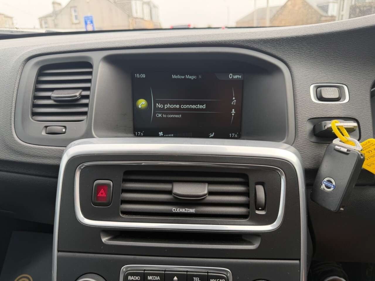 2016 VOLVO V60 2016 VOLVO V60