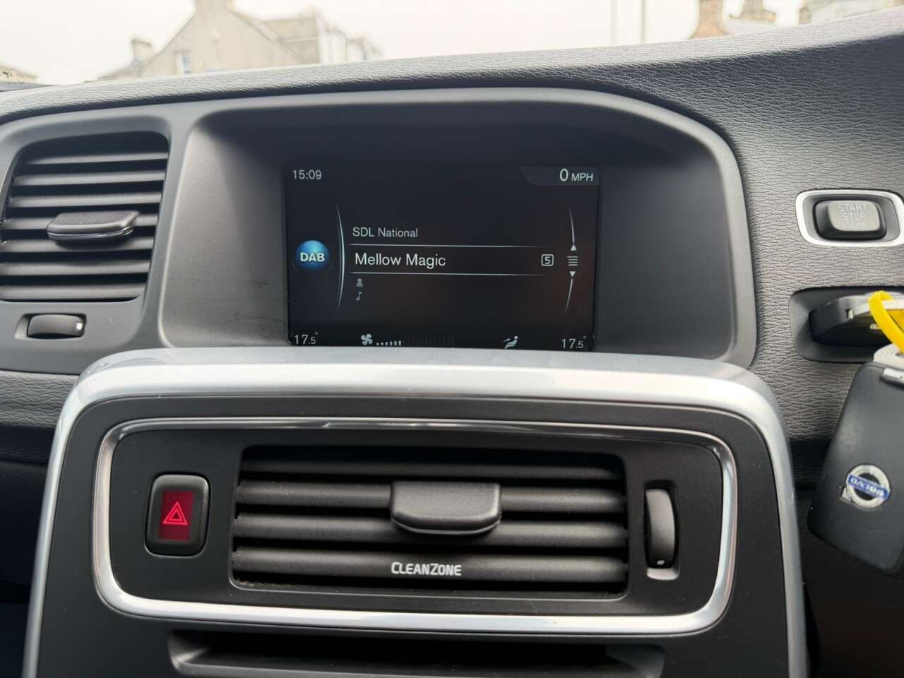2016 VOLVO V60 2016 VOLVO V60