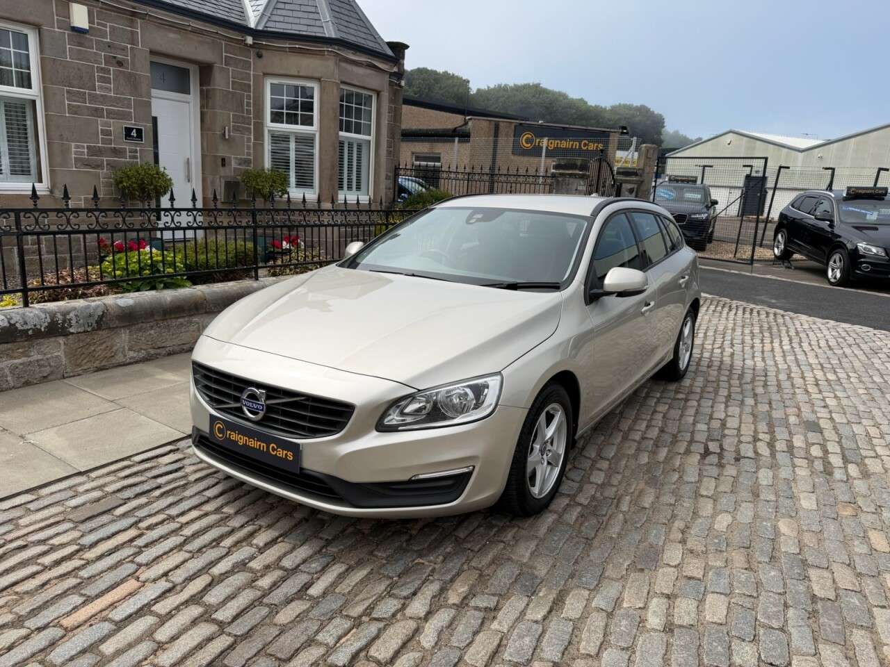 2016 VOLVO V60 2016 VOLVO V60